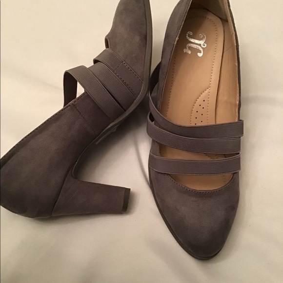 Grey Pumps Size 8 - Picture 3 of 5
